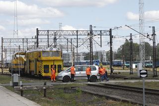 Kontrolowane zderzenie pociągu z osobówką