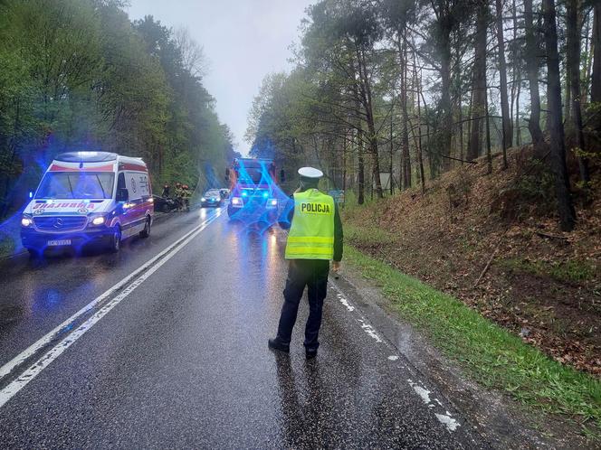 Wypadek na drodze nr 42 w Brodach. Zderzyły się dwa auta osobowe