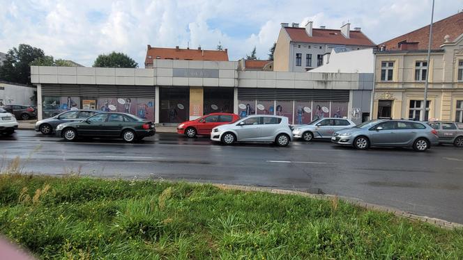 Budynek jednego z największych lumpeksów w Olsztynie do rozbiórki. Miasto szuka wykonawcy