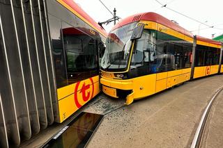 Totalna demolka na Bielanach. Roztrzaskane tramwaje i wielu rannych! Trzy osoby trafiły do szpitala