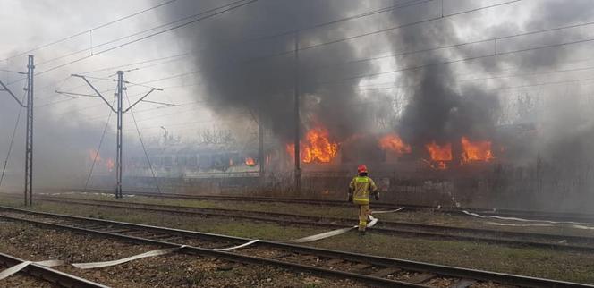 Pożar wagonów kolejowych w Krakowie