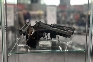 Hala sportowa w Puławach zamieniła się w arsenał. Tłumy na zlocie miłośników broni