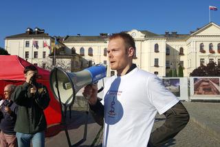 Rezydenci z bydgoskich szpitali protestowali na Starym Rynku