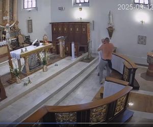 Półnagi mężczyzna przerwał mszę. Krzyczał, był agresywny