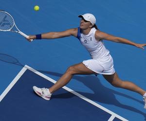 Iga Świątek - Caroline Garcia RELACJA NA ŻYWO wynik WTA Pekin Zwycięstwo Polki po kosmicznym meczu!