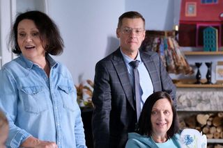 M jak miłość odc. 1818. Marysia (Małgorzata Pieńkowsk), Krysia Filarska (Hanna Mikuć), Piotrek (Marcin Mroczek)