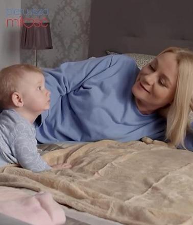 Pierwsza miłość. Emilka (Anna Ilczuk), mały Norbert