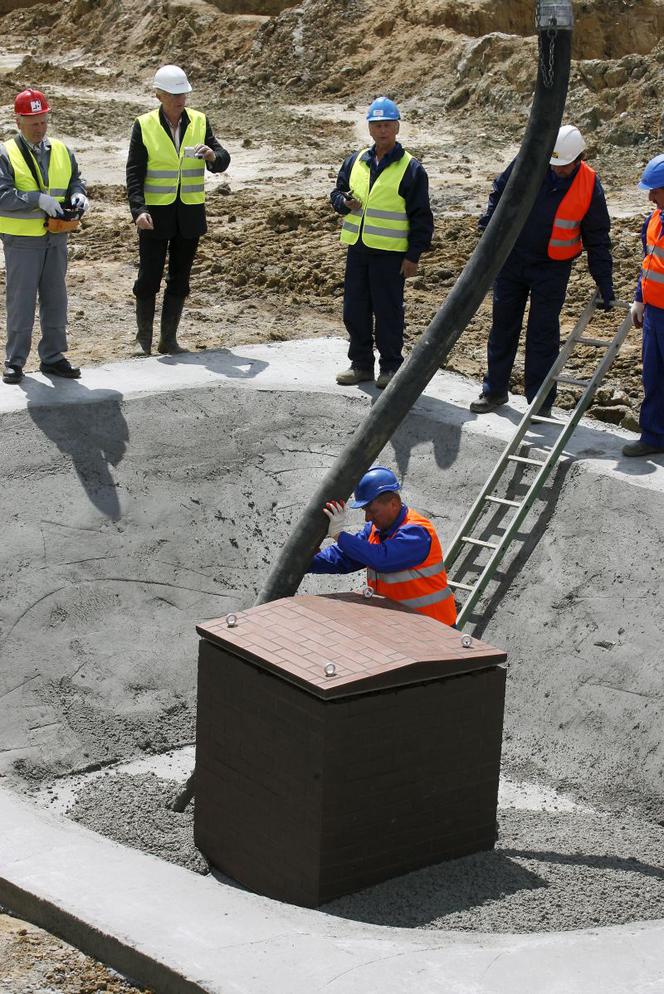 Uroczystość wmurowania kamienia węgielnego pod stadion we Wrocławiu