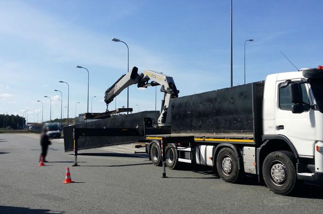 Transport betonowych zbiorników. Ponad 10 ton za dużo