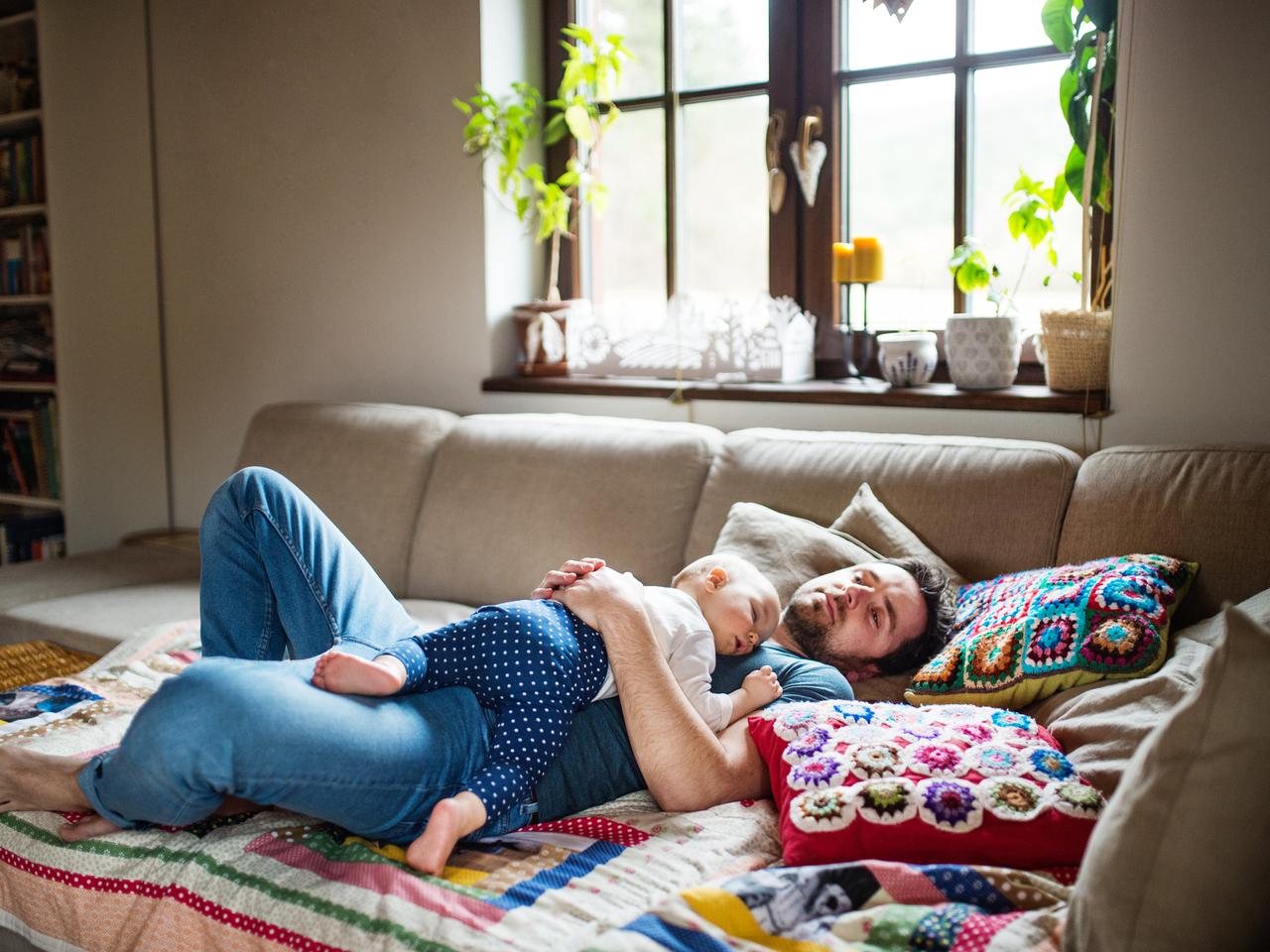 Ile śpią rodzice niemowlaka? Aż trudno w to uwierzyć...