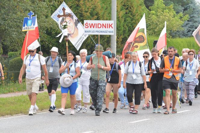 Śpiewający dzień lubelskich pątników na szlaku do Jasnej Góry!