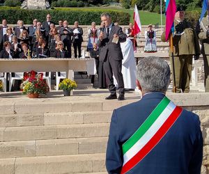 Cassino. Msza Święta na polskim cmentarzu wojennym