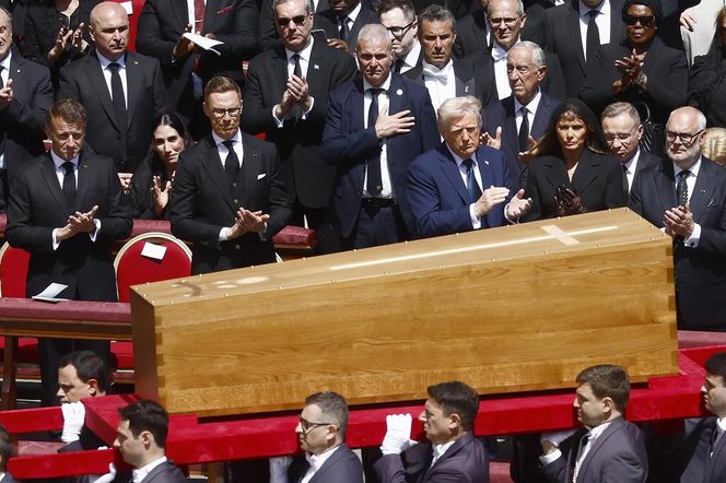 Trump powiedział to do Macrona na pogrzebie! "Nie powinieneś tu być"