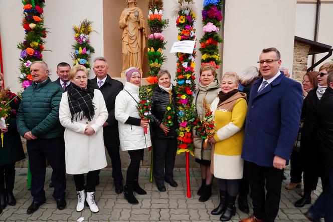 Rekordowe palmy i kiermasz świąteczny w Krynkach