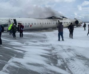 PILNE. Katastrofa lotnicza w Toronto! Samolot przewrócił się na lotnisku