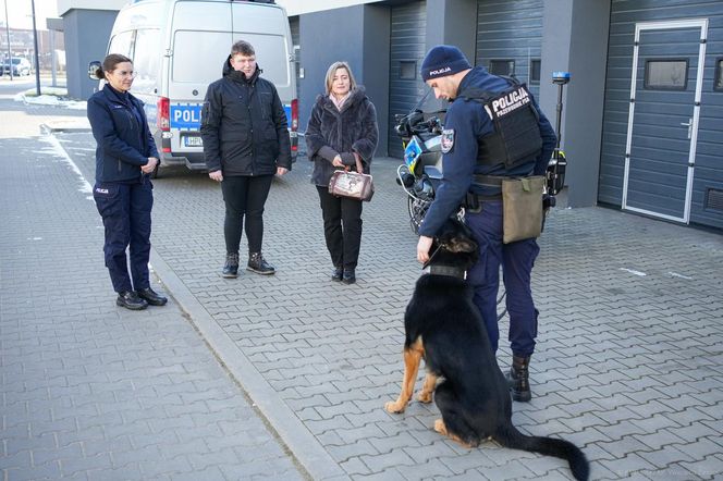 17-latek udawał policjanta. Skończył na komendzie!