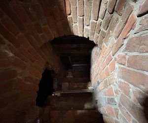 Co kryje tajemnicza krypta w klasztorze w Kazimierzu Biskupim