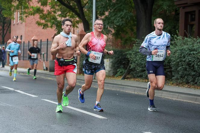 22. Poznań Maraton za nami. Tysiące biegaczy na ulicach Poznania 