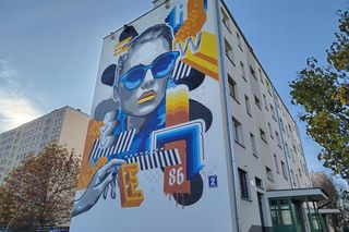 Nowy mural z kobiecą postacią na ścianie bloku przy ulicy Kaszubskiej 2 w Siedlcach. Zobacz zdjęcia!