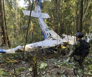 Czwórka dzieci przeżyła katastrofę samolotu w dżungli?! Trwają poszukiwania