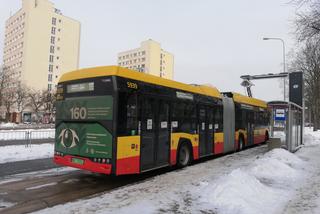 Elektryczne autobusy zjeżdżają do zajezdni. Pokonał je śnieg
