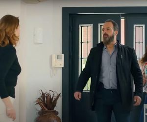 Porywacz Zeynep, Ragip, zjawi się w domu Bulenta i zagrozi, że wplącze Melis w przestępstwo.