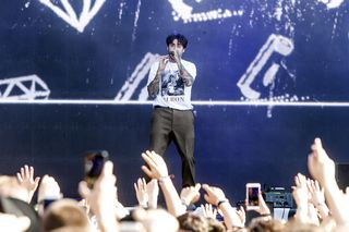 Quebonafide szczerze o zakazanych używkach i plotkach na temat uzależnienia. To są spekulacje