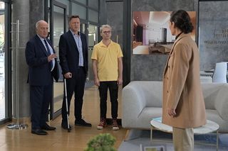 Pierwsza miłość, odcinek 3955: Izabela (Olga Bończyk), Michał (Wojciech Błach), Karol Weksler (Karol Strasburger), Brian (Dominik Rybiałek)	