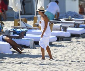 Jan Englert z żoną i ćorką w Juracie