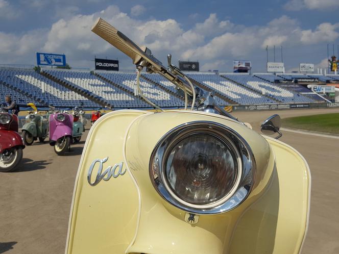 Osy kręciły kółka na stadionie żużlowym w Lesznie. Ogólnopolski zlot skuterów Osa Osieczna-Leszno 