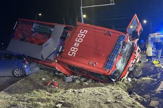 Tragiczny wypadek. Wóz strażacki zderzył się z osobówką