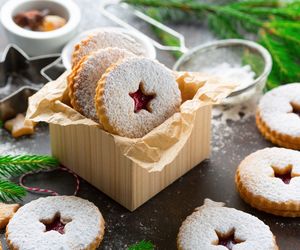 Ciastka z dziurką: przepis Ewy Wachowicz. Idealne na święta!