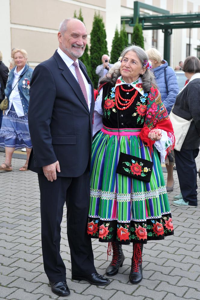 Ministrowie na imprezie u Rydzyka