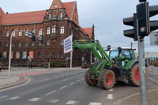 Rolnicy nie odpuszczają. Blokady dróg wokół Wrocławia. Sprawdź, gdzie są protesty [LISTA]