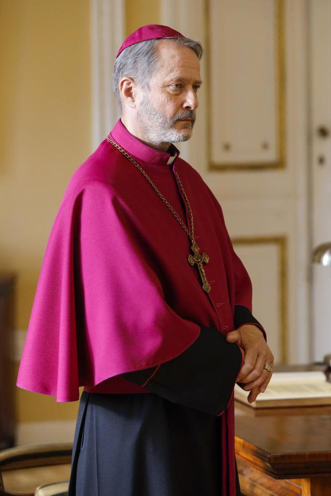 Ojciec Mateusz 26 sezon. Ksiądz Mateusz (Artur Żmijewski) biskupem w Pałacu w Jabłonnie