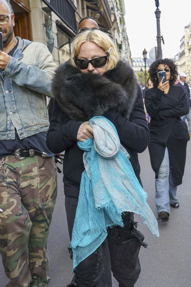 Madonna wybiegła z hotelu! Jej strój zaszokował fanów