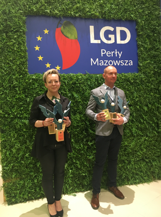 Laureaci nagrody głównej Perły Mazowsza od lewej florystyka artystyczna Marta Raczyńska – Barczak oraz  Konrad Pietrzykowski - Inicjator wydarzenia pokazy MMGiK