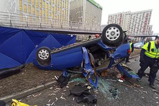 Wypadek w Katowicach. Auto dachowało na Roździeńskiego! Droga zablokowana