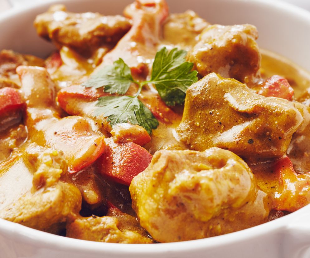 Przyprawa curry: co to jest? Do czego dodawać curry?