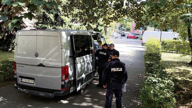 Ukradł nóż i zaźgał człowieka. Dariusz J. usłyszał zarzuty