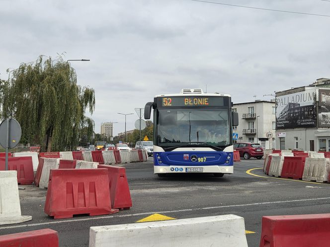 Tak się teraz jeździ na osiedlu Leśnym. Utrudnienia dla kierowców i pasażerów!
