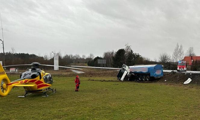 Śmiertelny wypadek pod Bełchatowem. Pasażerka busa zginęła w zderzeniu z tirem na DK nr 74