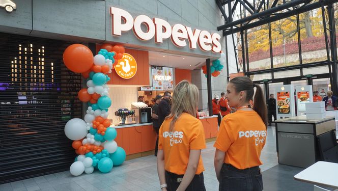 Tłumy na otwarciu Popeyes w Olsztynie. Rekordzista czekał w kolejce ponad 20 godzin