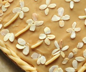 Mazurek z mlekiem w proszku. Spróbuj, a będzie to twój popisowy wypiek na Wielkanoc