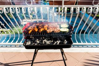 Grill: gazowy, elektryczny czy węglowy? Który najlepszy? Te elementy musi koniecznie mieć