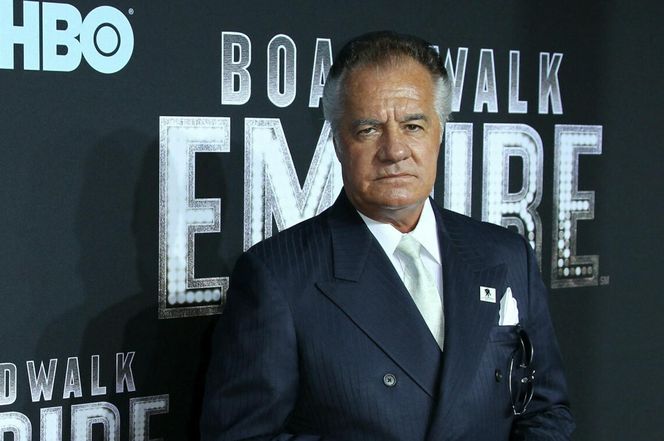 Tony Sirico (28 razy w kajdankach)