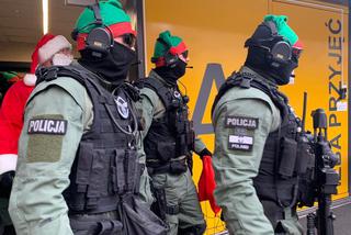 Poznań. Policjanci eskortowali Świętego Mikołaja. Wyjątkowa akcja [ZDJĘCIA]