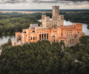 Niedługo otwarcie niesławnego zamku w Stobnicy. „Już planowana jest wielka impreza”