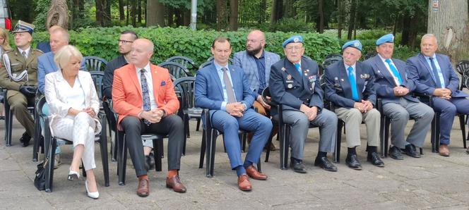 Nadanie sztandaru dla 16 WOG