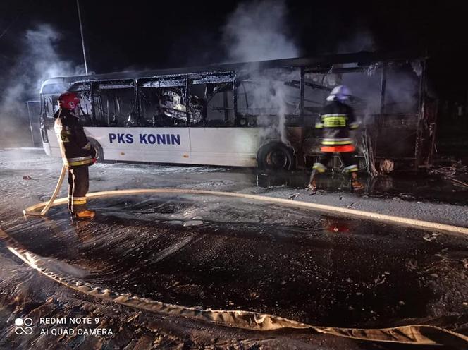 Dramatyczny pożar autobusu w Koninie! Nic z niego nie zostało [ZDJĘCIA] 